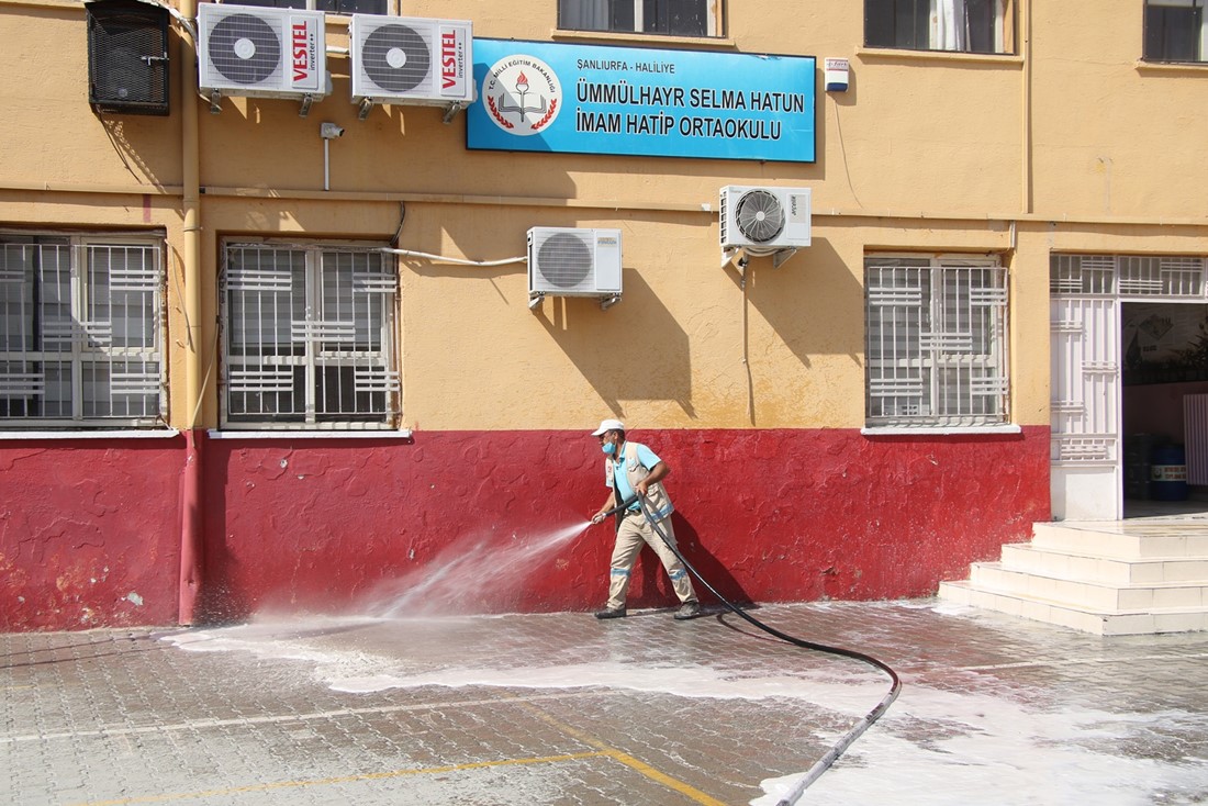 HALİLİYE İLE OKUL BAHÇELERİ TERTEMİZ!