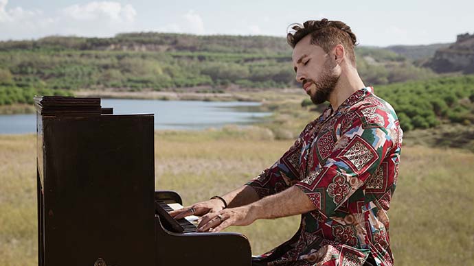 Bahadır Tatlıöz’den iki klip birden