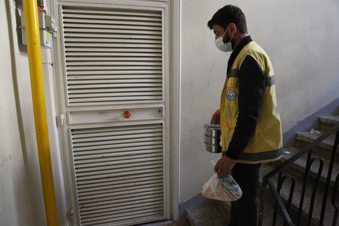 Haliliye Belediyesi, 3 çeşit sıcak yemeği, sefertaslarıyla her gün 3 bin 81 kişiye ulaştırıyor