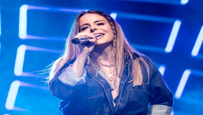 Simge’den Türkiye turnesi!