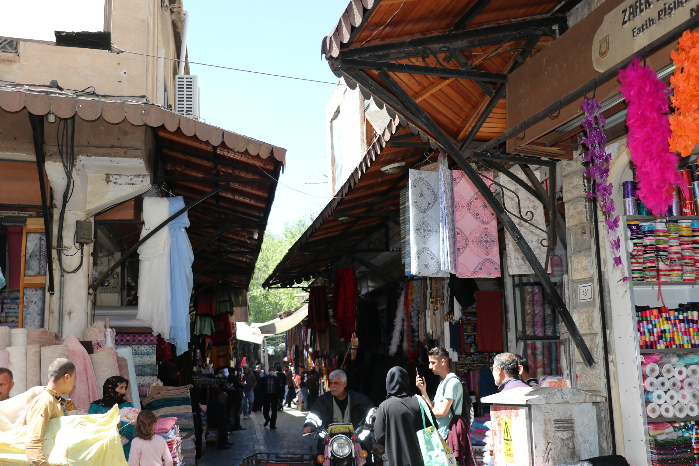 TARİHİ HANLAR BÖLGESİNDE SUNDURMA ÇALIŞMALARI SÜRÜYOR