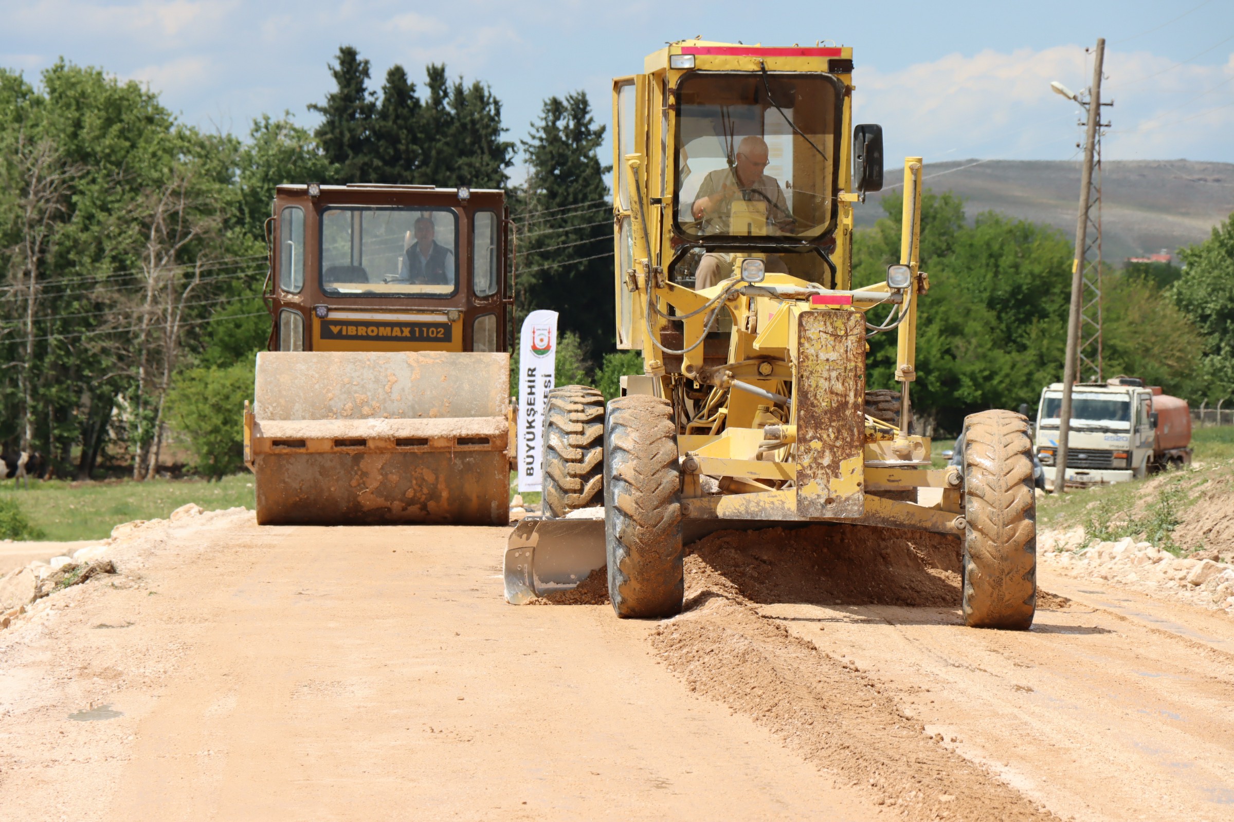 ŞANLIURFA BÜYÜKŞEHİR BELEDİYESİNDEN STABİLİZE YOL ÇALIŞMASI