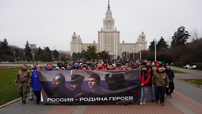 Birleşik Rusya Genç Muhafızları, Vatan Kahramanları Günü’nü kutlamak için ülke genelinde etkinlikler düzenledi