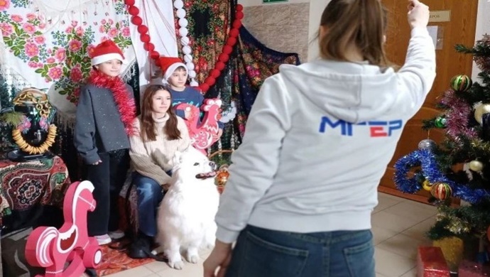 Birleşik Rusya Genç Muhafızları, Amur Bölgesi’ndeki Kustanevka köyünden çocuklar için bir fotoğraf çekimi düzenledi